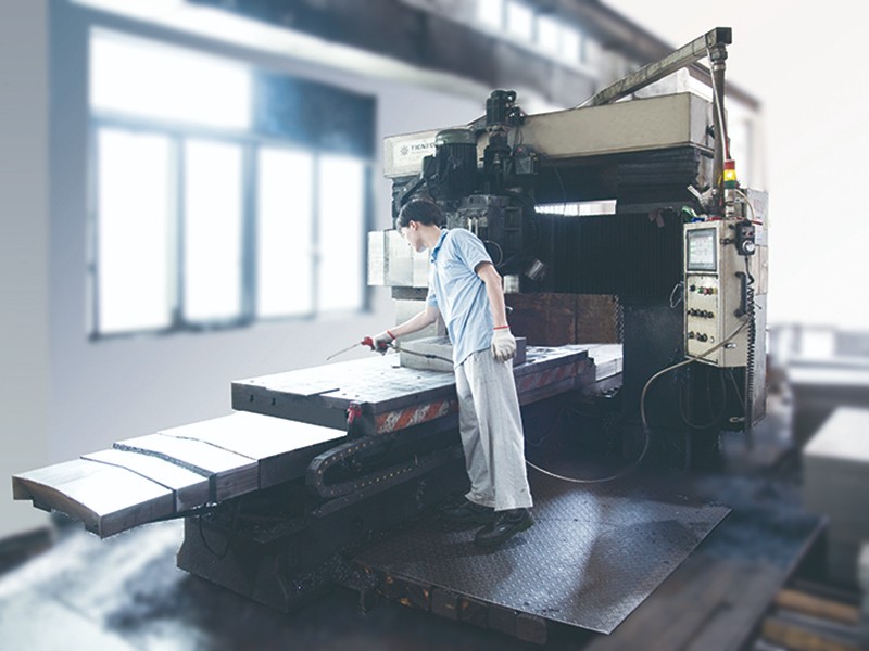 非標模胚加工車間