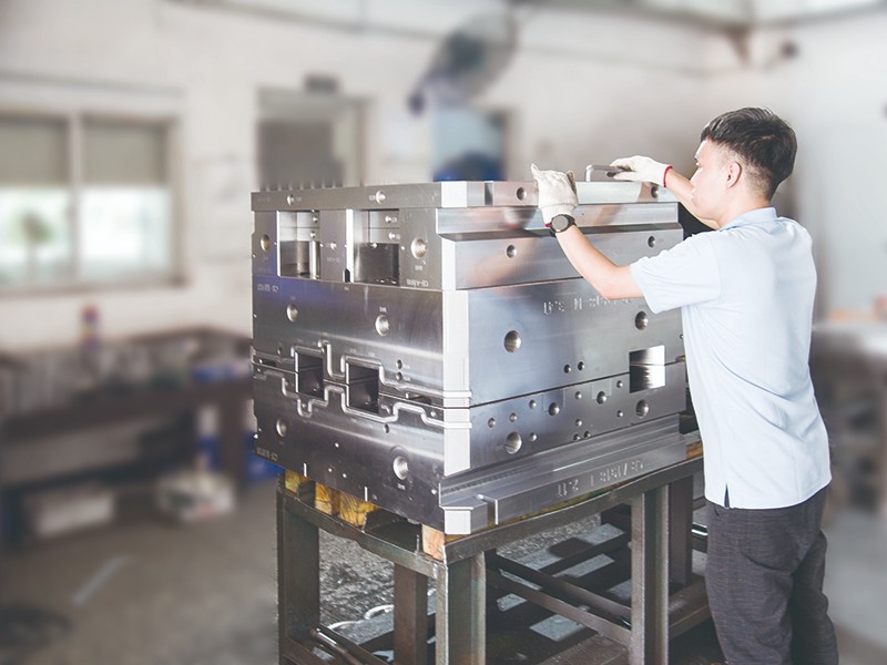 非標(biāo)模胚加工車(chē)間